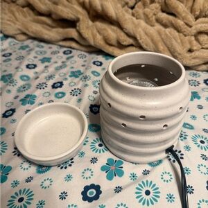 White Ceramic Electric Wax Warmer